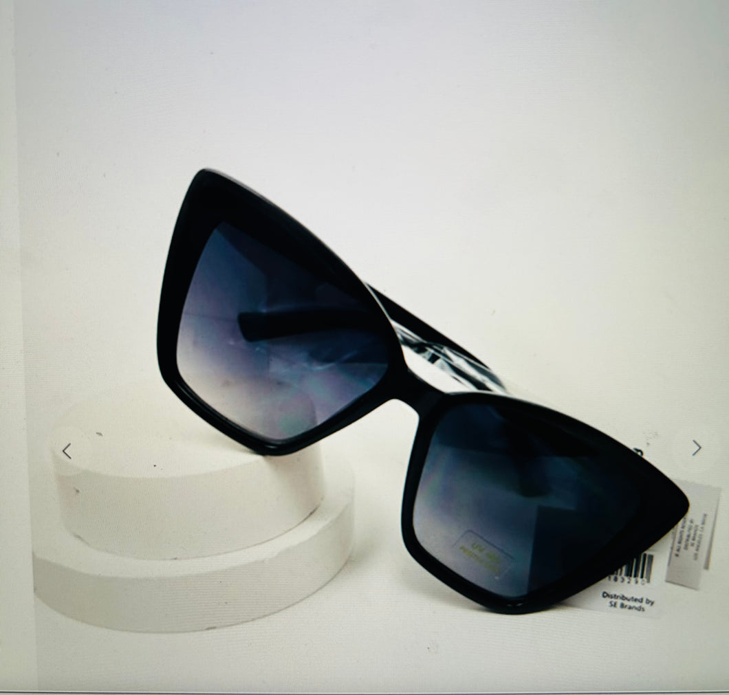 Cat eye sunglasses